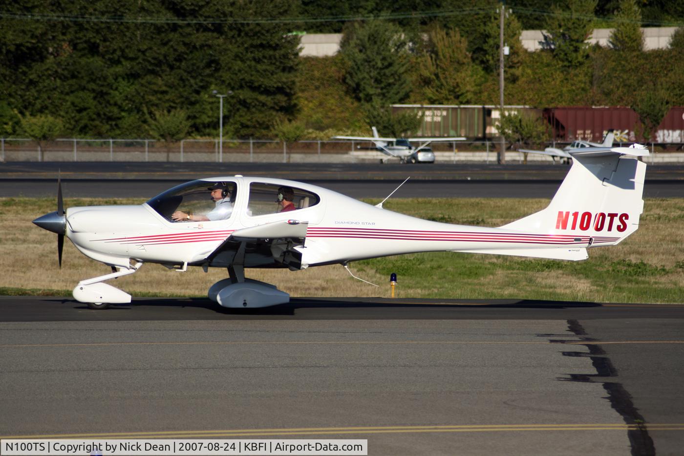 N100TS, 2004 Diamond DA-40 Diamond Star C/N 40.378, KBFI