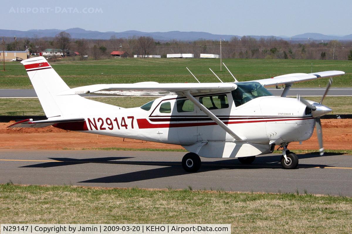 N29147, 1968 Cessna U206C Super Skywagon C/N U206-1117, Taxiing up the ramp after arrival at Shelby.