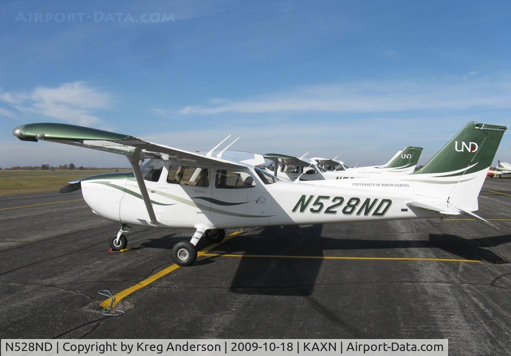 N528ND, 2008 Cessna 172S C/N 172S10825, A 2008, G1000 equipped Cessna 172S Skyhawk from the University of North Dakota