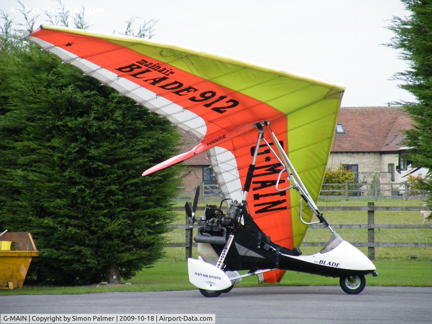 G-MAIN, 1999 Mainair Blade 912 C/N 1202-0699-7-W1005, Blade 912 at Finmere airfield