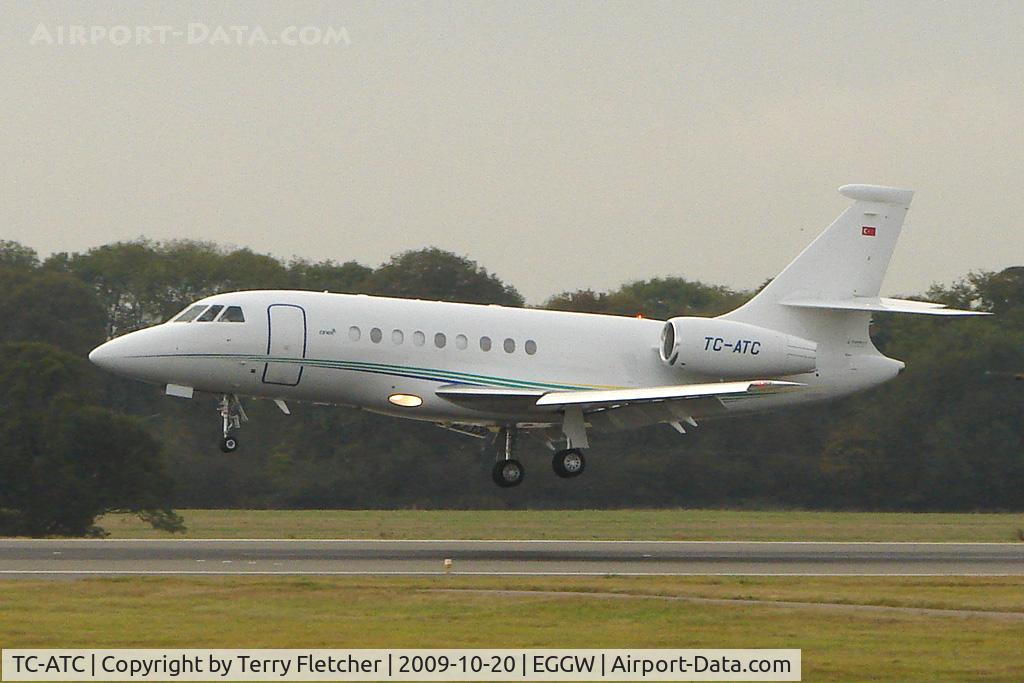 TC-ATC, 2007 Dassault Falcon 2000LX C/N 136, Turkish Falcon 2000EX landing at a gloomy Luton