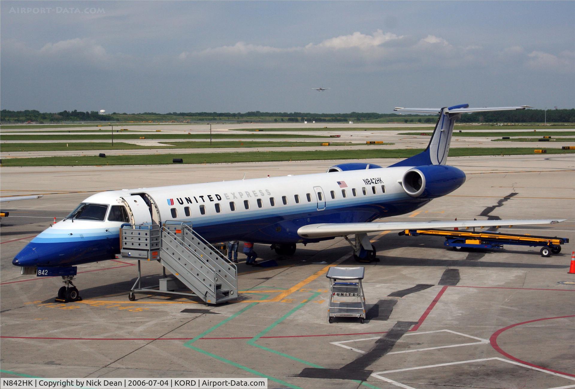 N842HK, 2004 Embraer ERJ-145LR (EMB-145LR) C/N 14500830, KORD