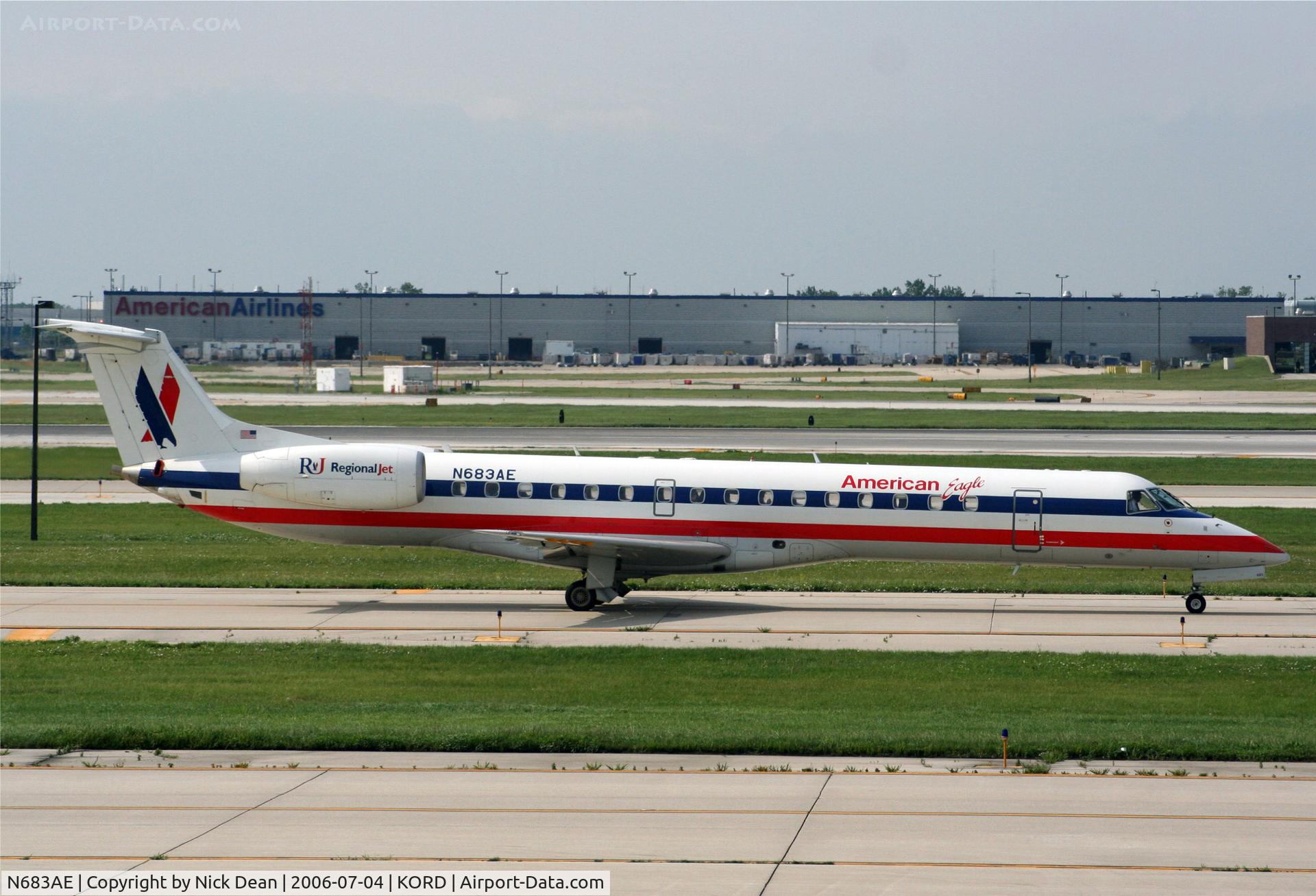 N683AE, 2004 Embraer ERJ-145LR (EMB-145LR) C/N 14500833, KORD