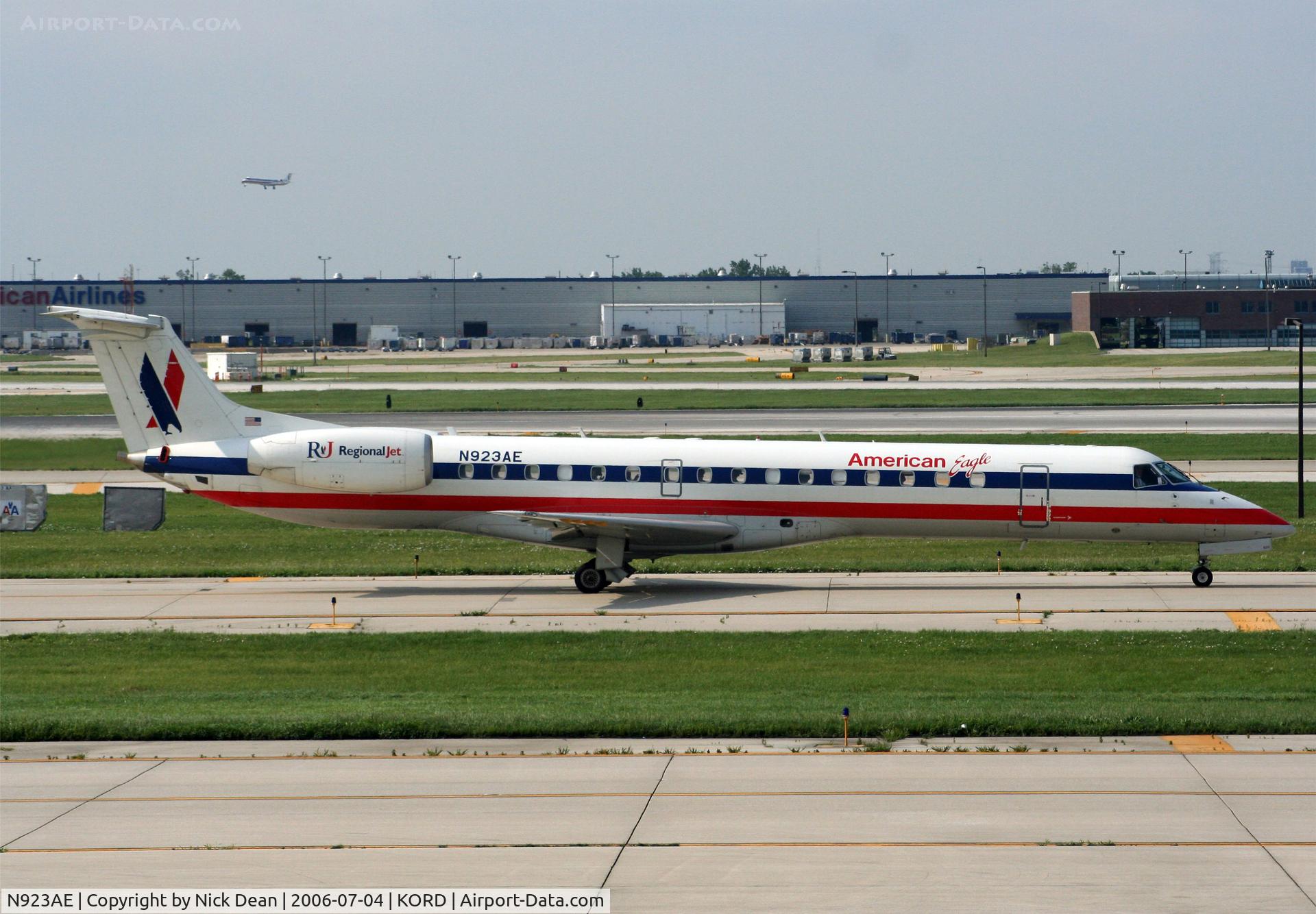 N923AE, 2005 Embraer ERJ-145LR (EMB-145LR) C/N 14500907, KORD