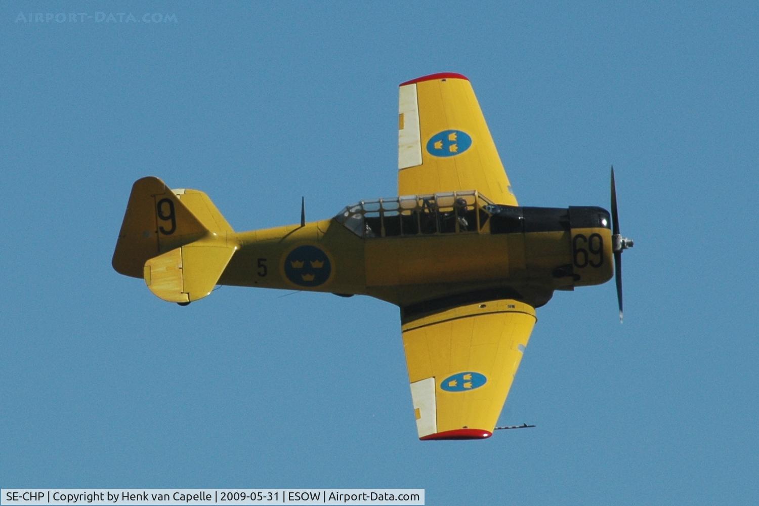 SE-CHP, 1941 North American AT-6A Texan C/N 78-6821, AT-6A flying display at Västerås Hässlö airport, Sweden.