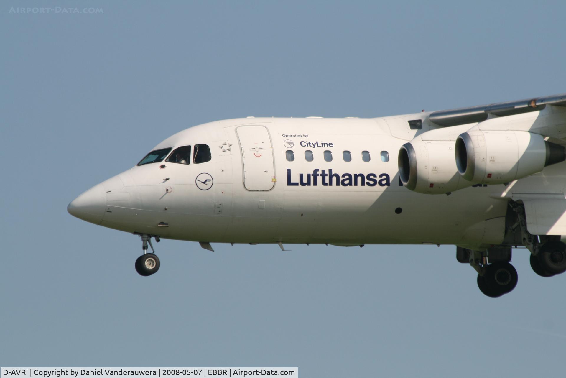 D-AVRI, 1995 British Aerospace Avro 146-RJ85 C/N E.2270, flight LH4602 is descending to rwy 25L