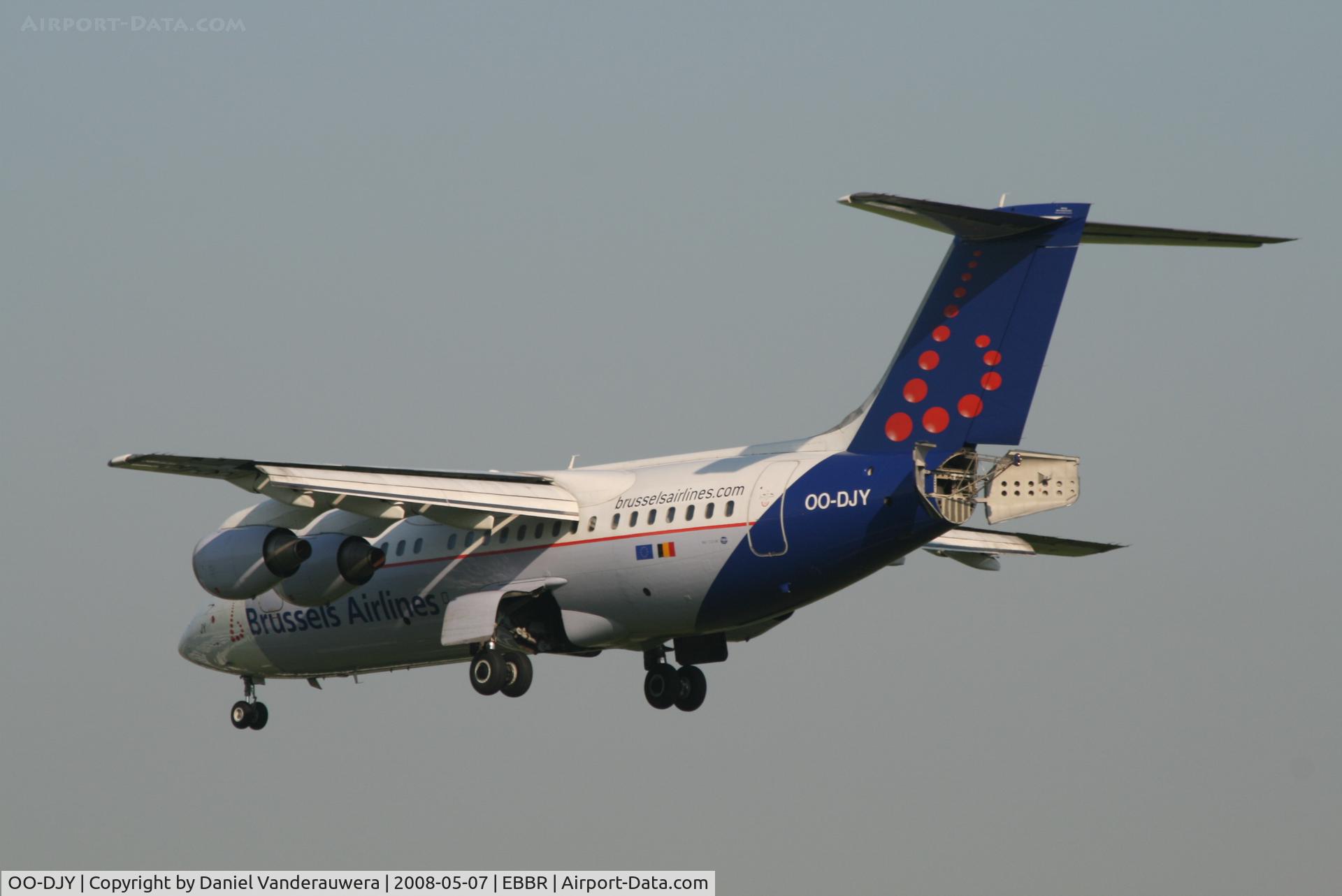 OO-DJY, 1997 British Aerospace Avro 146-RJ85 C/N E.2302, flight SN2310 is descending to rwy 25L