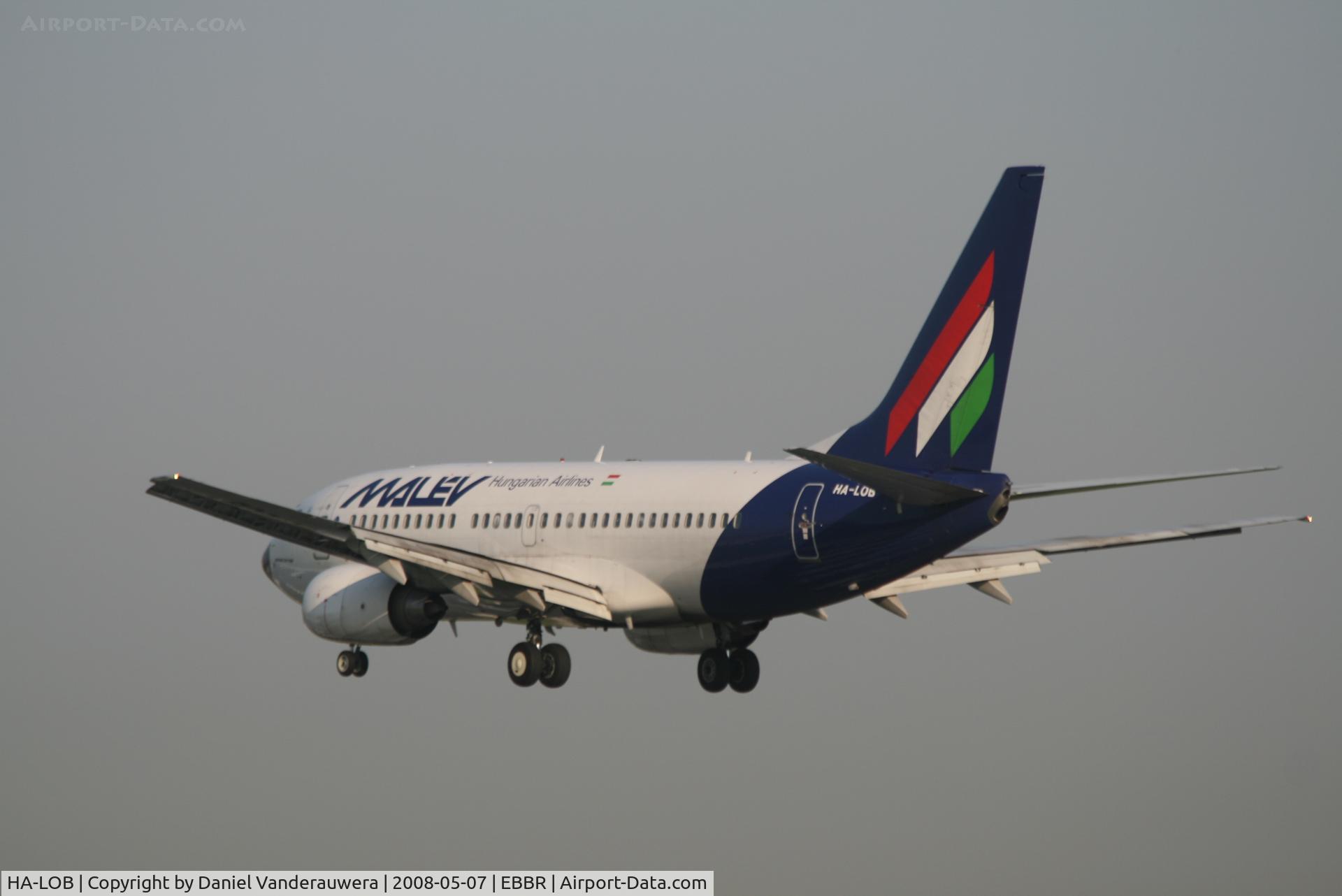 HA-LOB, 2003 Boeing 737-7Q8 C/N 29346, descending to rwy 25L