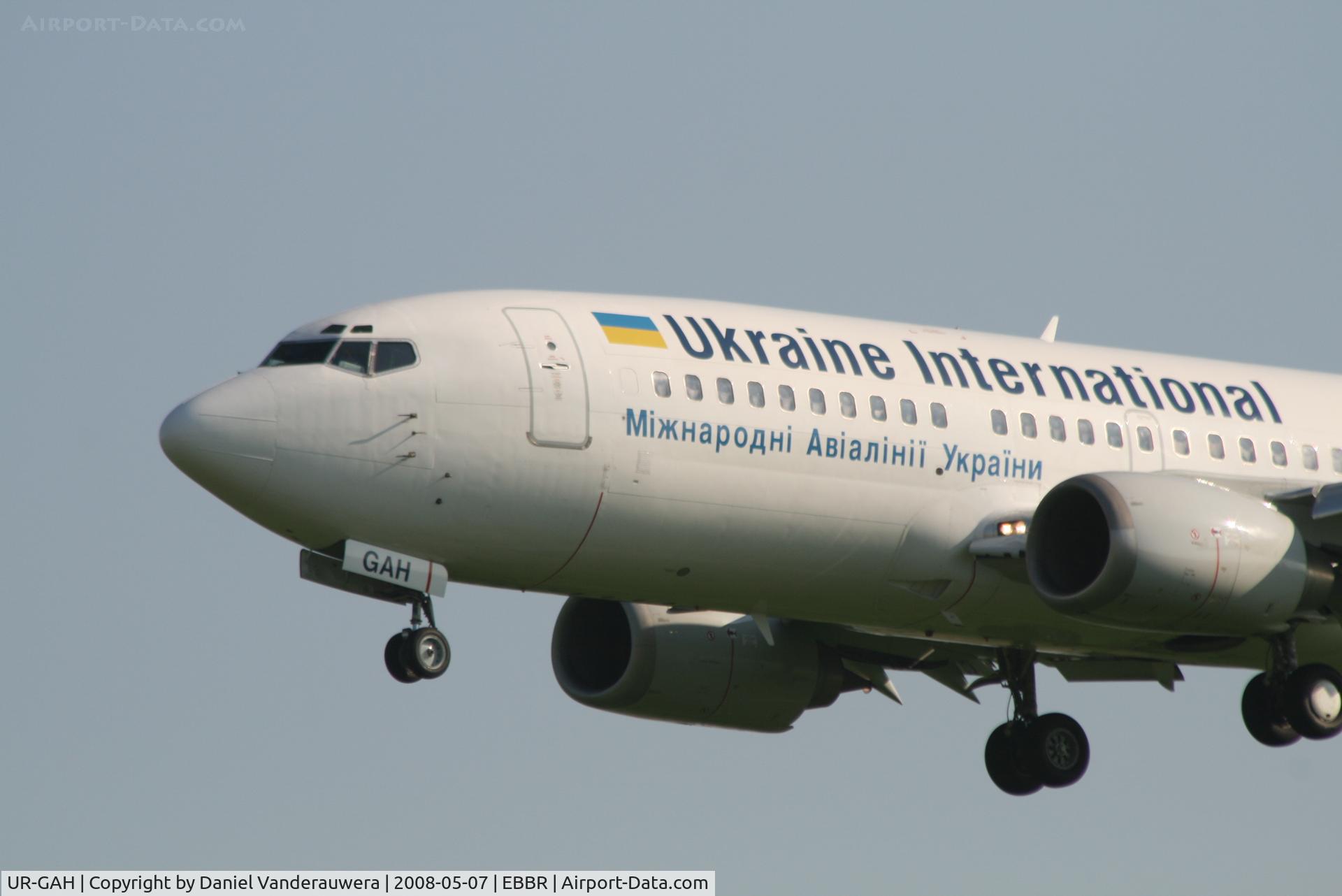 UR-GAH, 1999 Boeing 737-32Q C/N 29130, arrival of flight PS901 to rwy 25L
