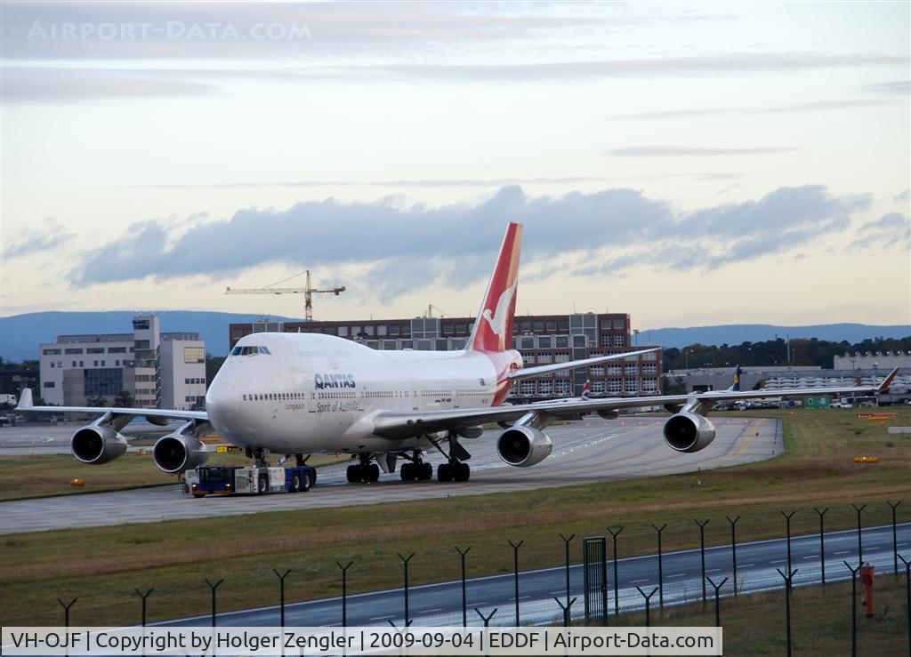 VH-OJF, 1989 Boeing 747-438 C/N 24483, After a long distance night ride from down under