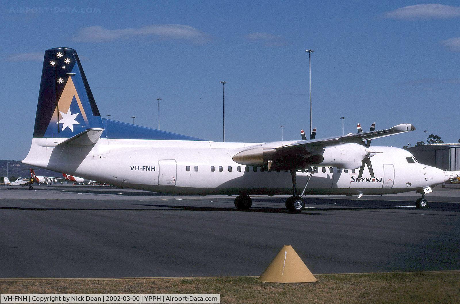 VH-FNH, 1987 Fokker 50 C/N 20113, YPPH
