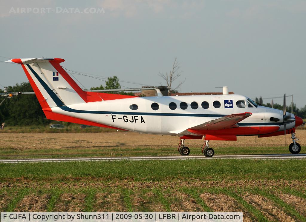 F-GJFA, 1987 Beech B200 King Air C/N BB-1270, Ready for take off after Air Expo 2009 Airshow...