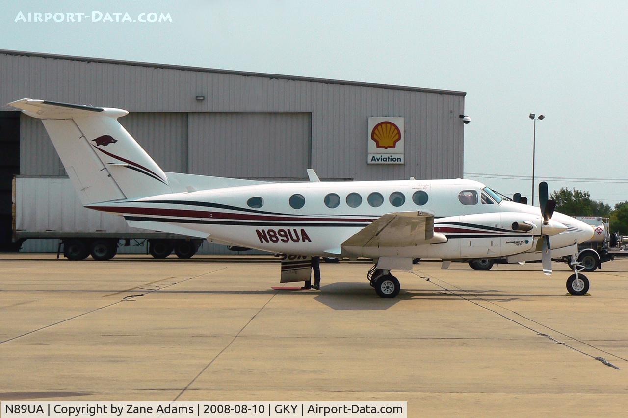 N89UA, 1989 Beech B200 King Air C/N BB-1336, At Arlington Municipal