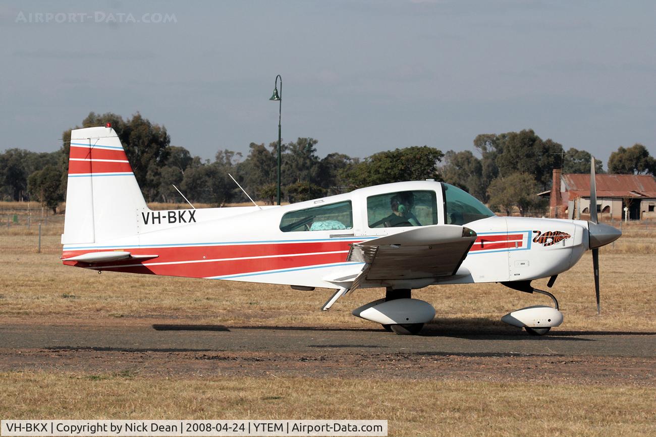 VH-BKX, 1976 American Aviation AA-5B Traveler C/N AA5B-0304, YTEM