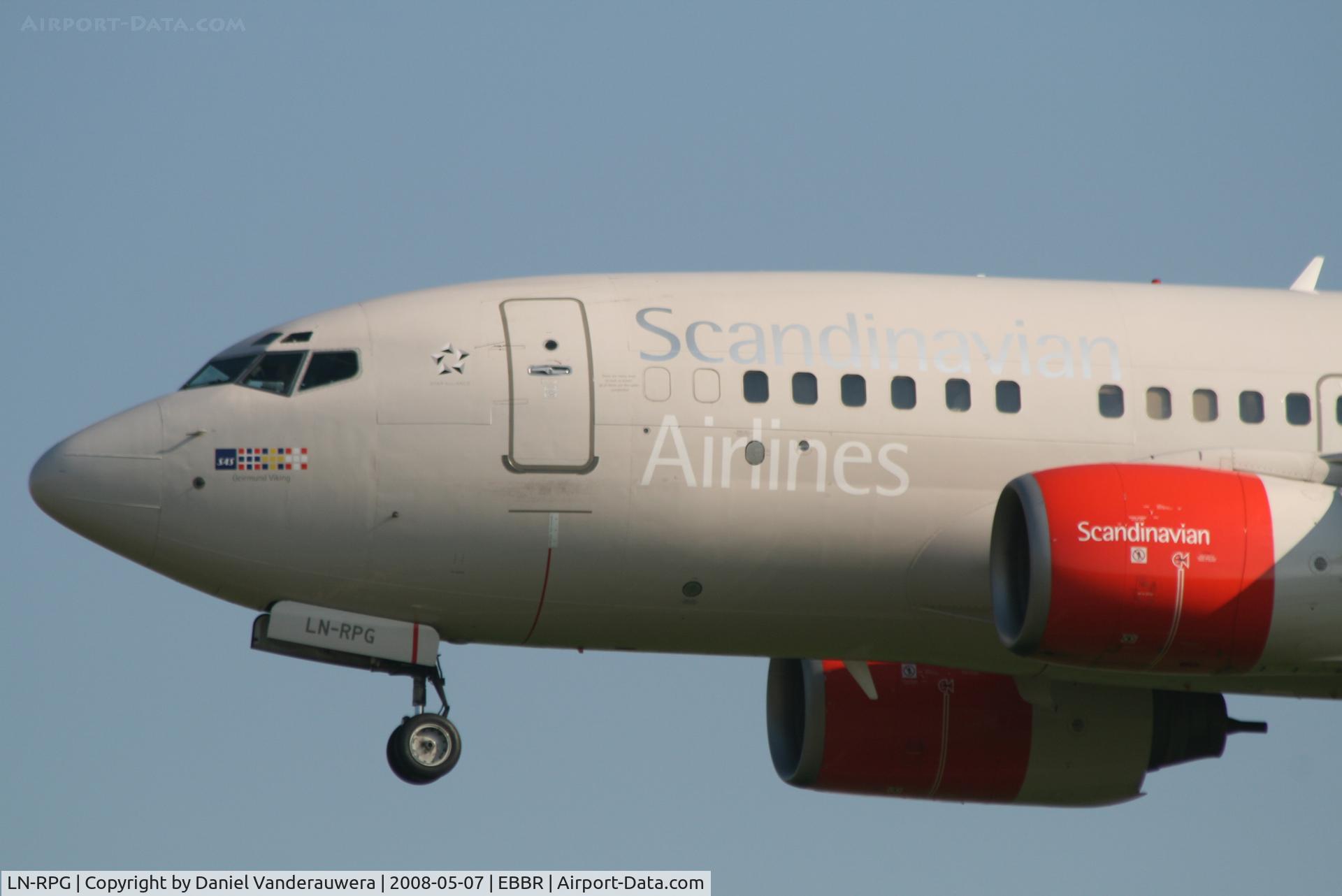 LN-RPG, 1999 Boeing 737-683 C/N 28310, arrival of flight SK589 to rwy 25L