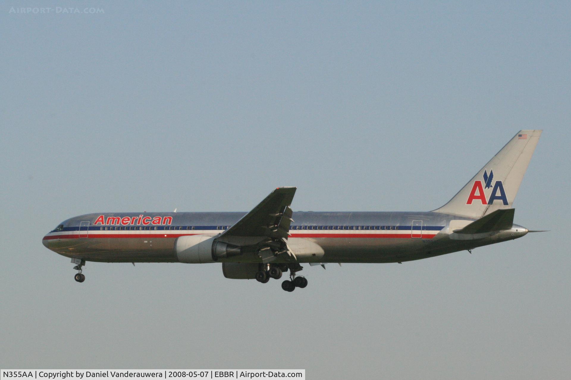 N355AA, 1988 Boeing 767-323/ER C/N 24036, arrival of flight AA088 to rwy 25L