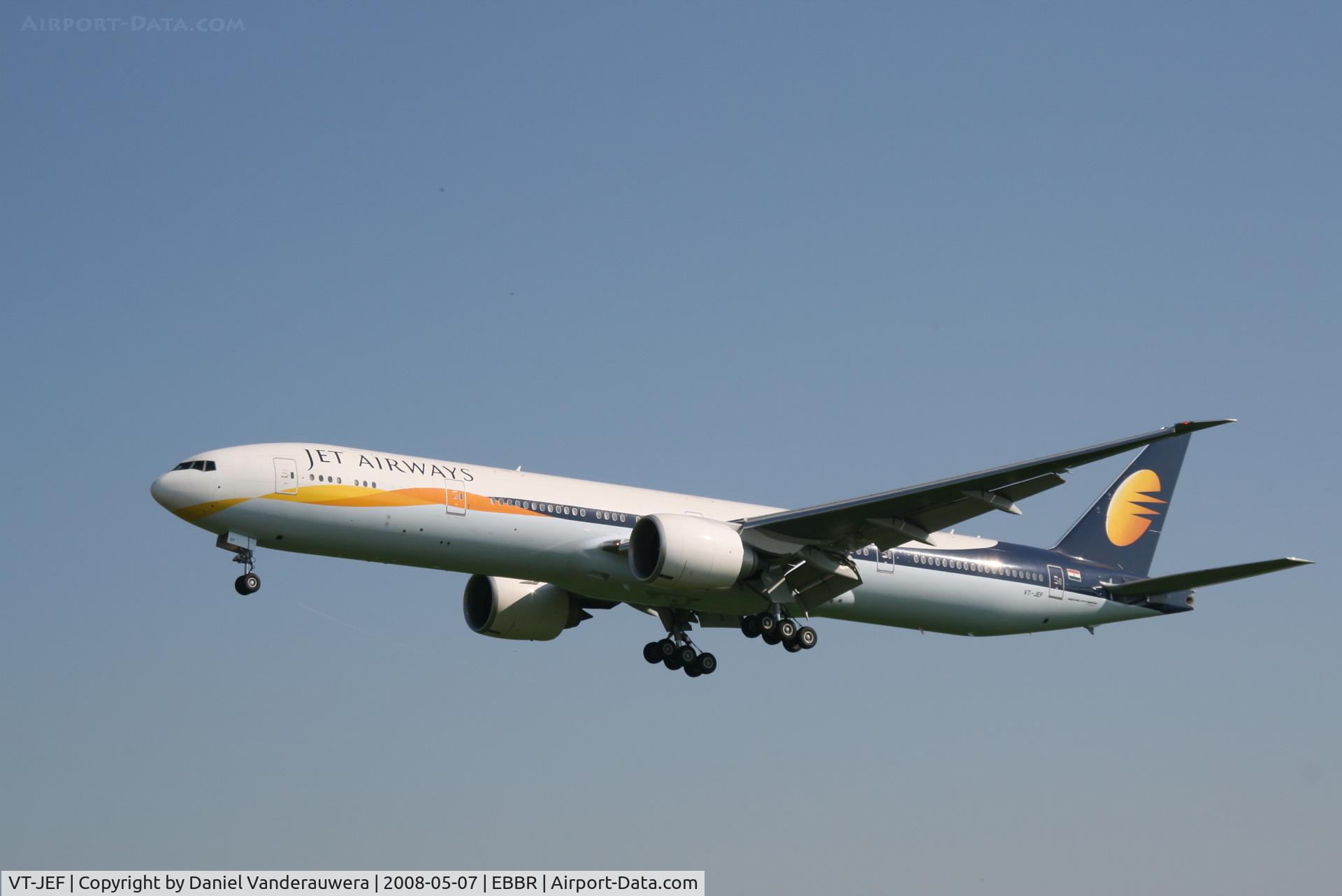 VT-JEF, 2007 Boeing 777-35R/ER C/N 35162, arrival of flight 9W227 to rwy 25L