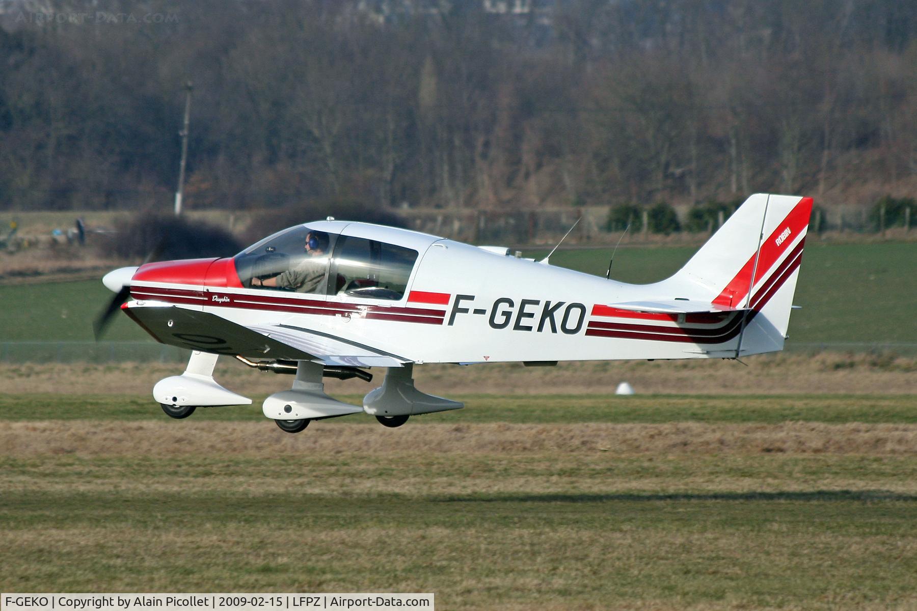 F-GEKO, Robin DR-400-120 Dauphin C/N 1740, landing