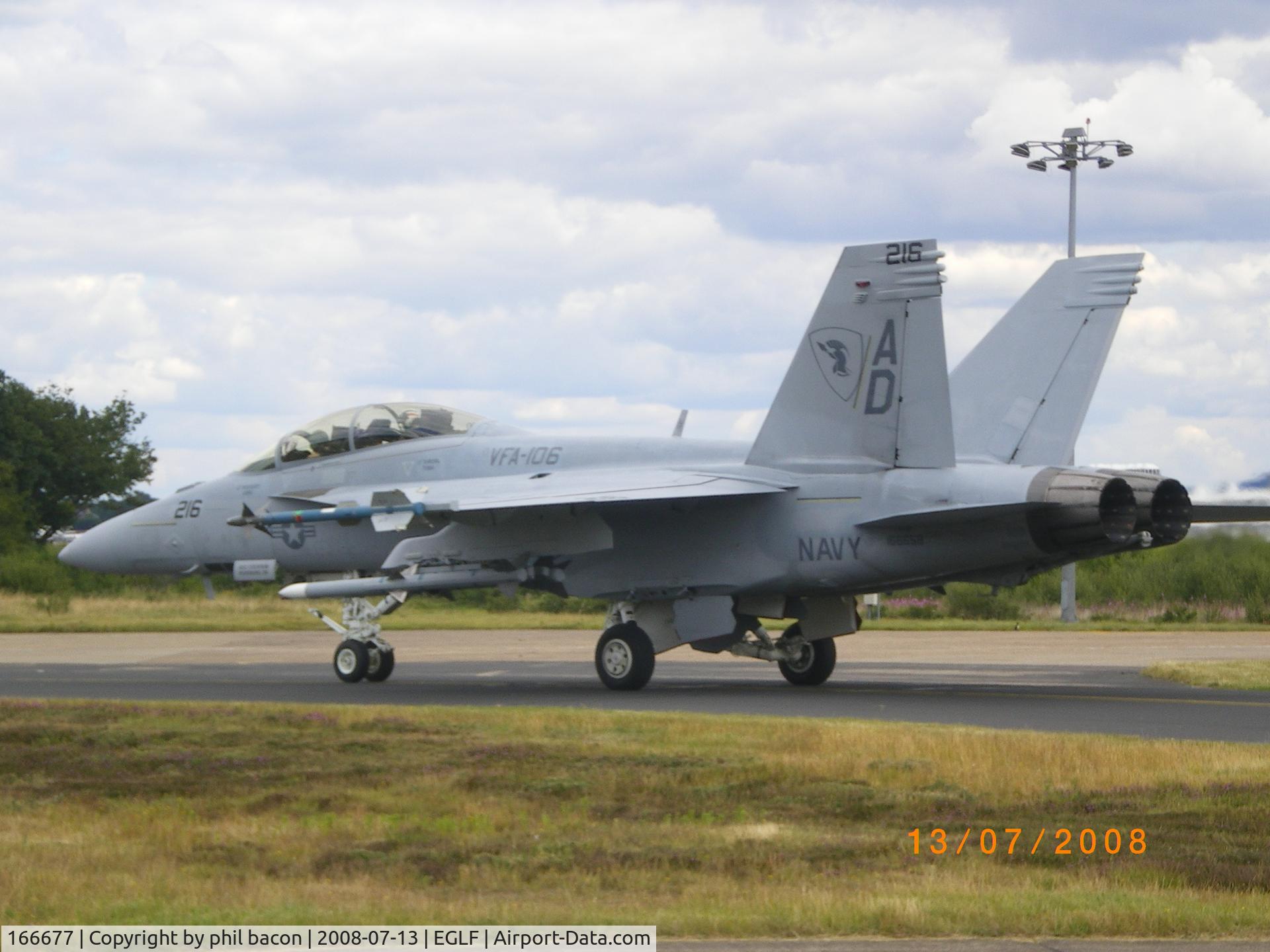 166677, Boeing F/A-18F Super Hornet C/N F155, F/A -18 taxiing at Farnborough International 2008