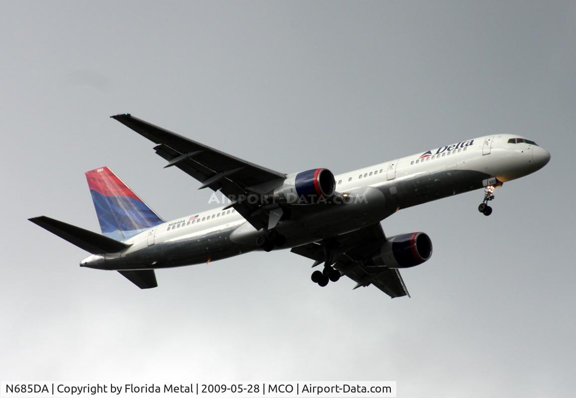 N685DA, 1995 Boeing 757-232 C/N 27588, Delta 757-200