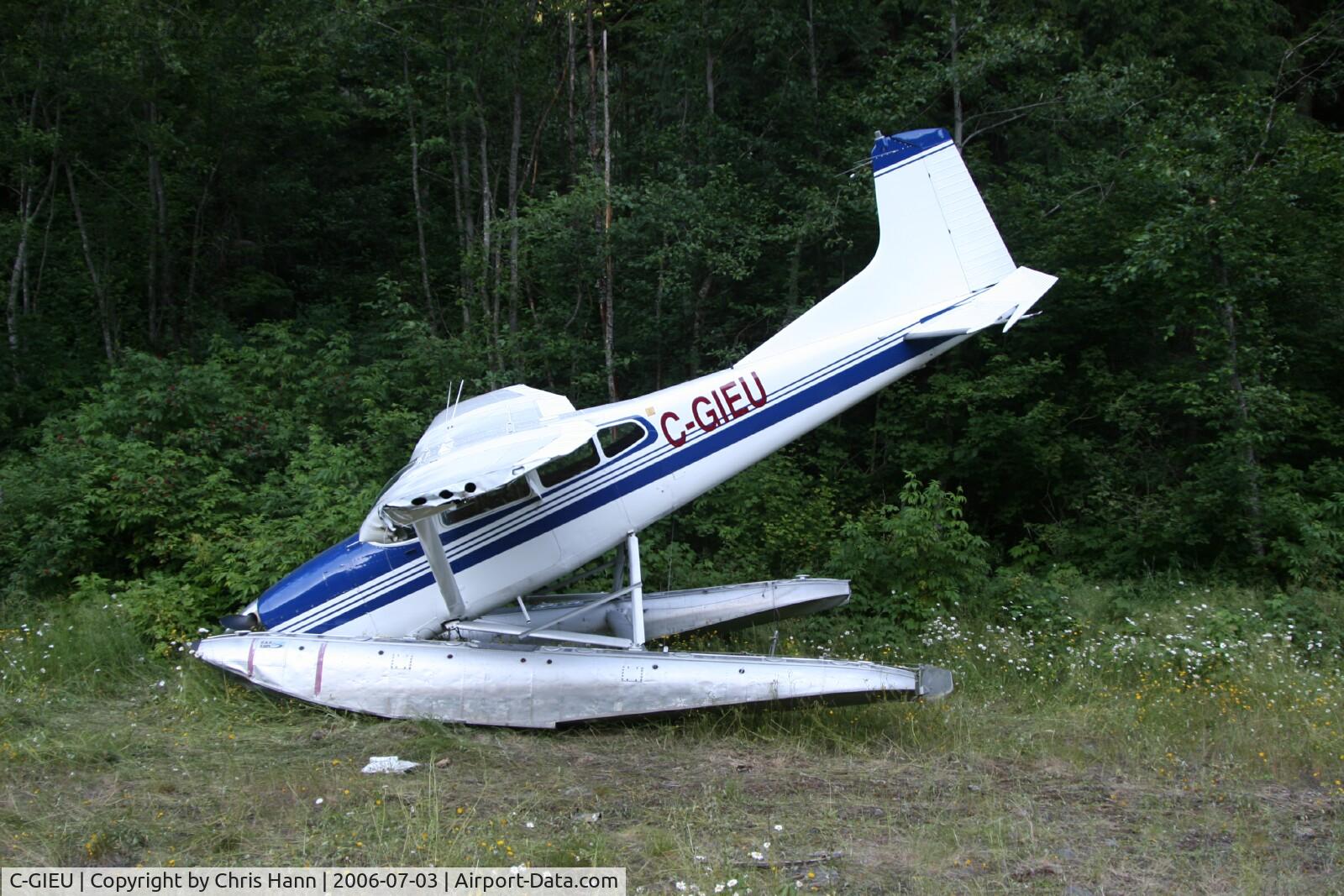 C-GIEU, 1963 Cessna 185B Skywagon C/N 185 0586, Next to the Coquihalla Highway (BC 5) in BC and no way he could have got there in one piece.