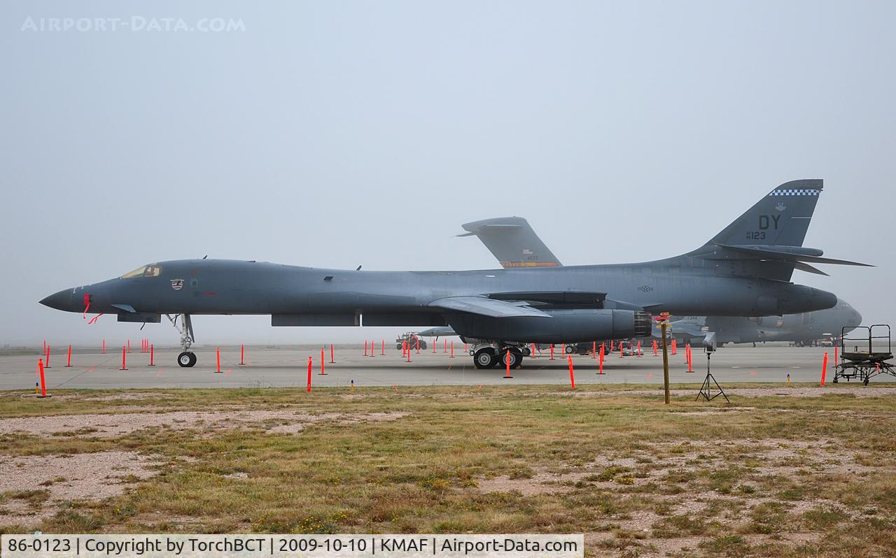 86-0123, 1986 Rockwell B-1B Lancer C/N 83, Dyess AFB based 28th BS Bone on display during Airsho 09.