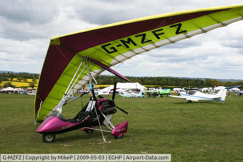 G-MZFZ, 1997 Mainair Blade C/N 1119-0497-7-W922, Pictured during the 2009 Microlight Trade Fair.