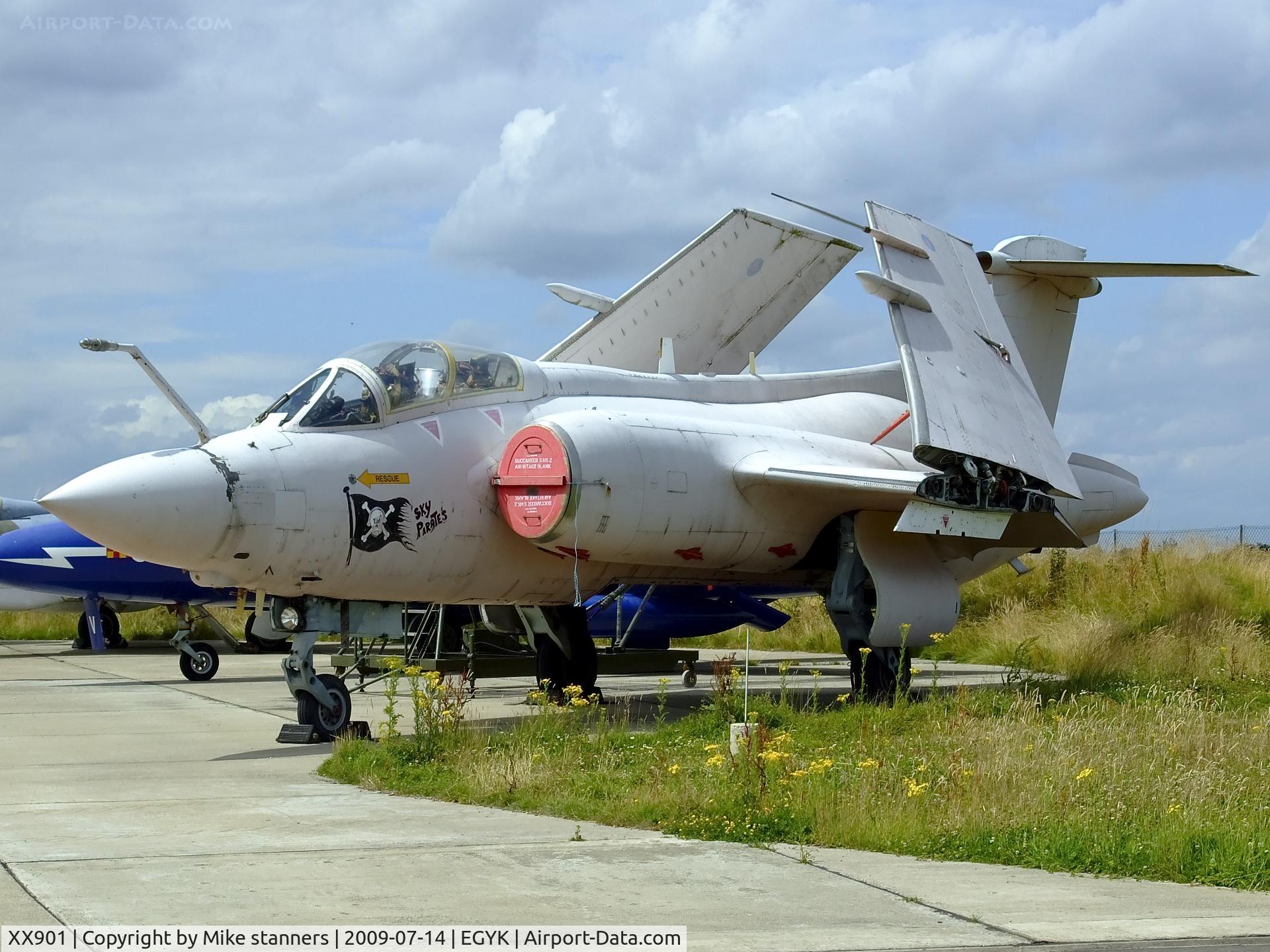 XX901, 1977 Hawker Siddeley Buccaneer S.2B C/N B3-06-75, Buccaneer S.2B still in Gulf war camo at Yorkshire air museum,Elvington