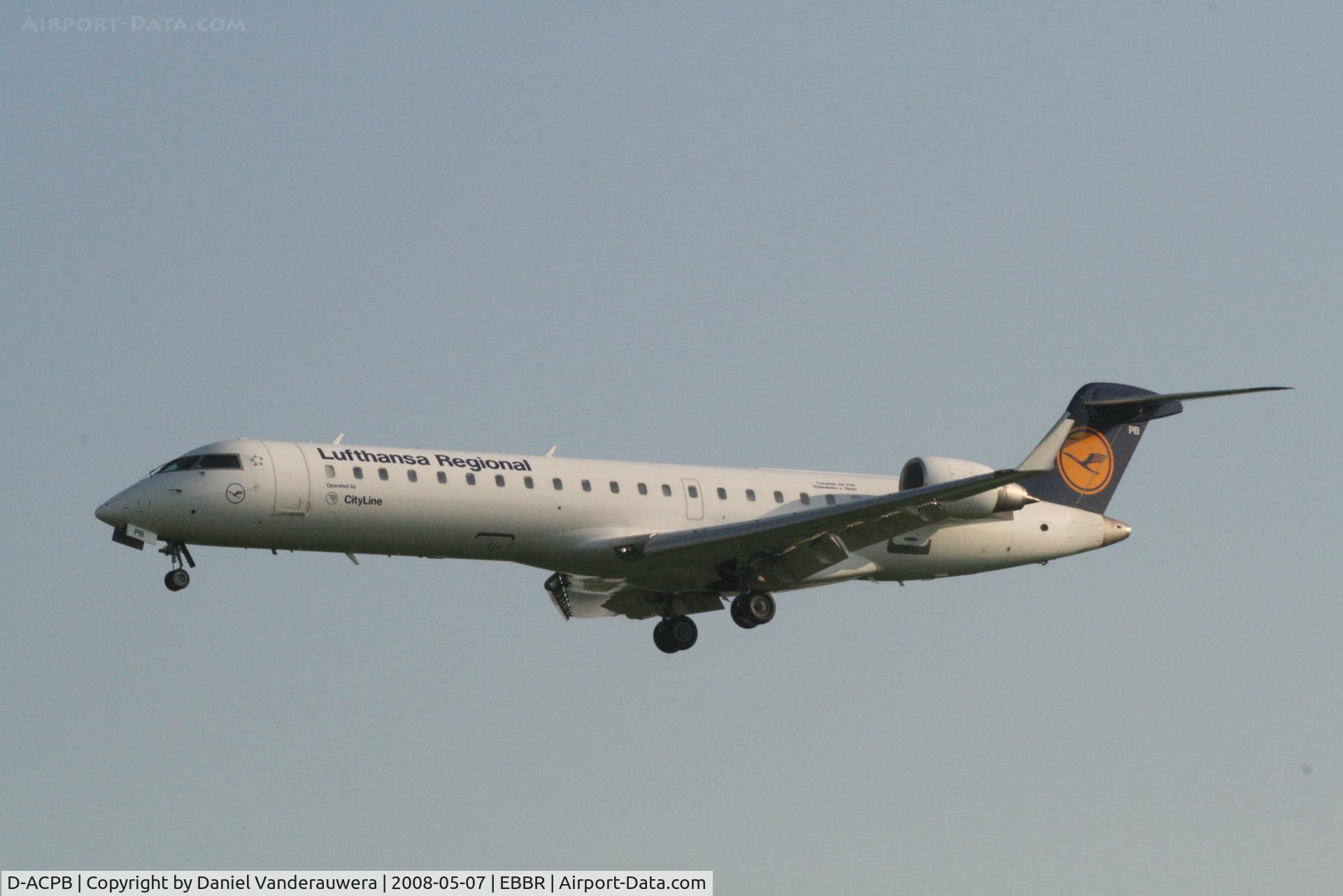D-ACPB, 2001 Canadair CRJ-701ER (CL-600-2C10) Regional Jet C/N 10013, arrival of flight LH4600 to rwy 25L