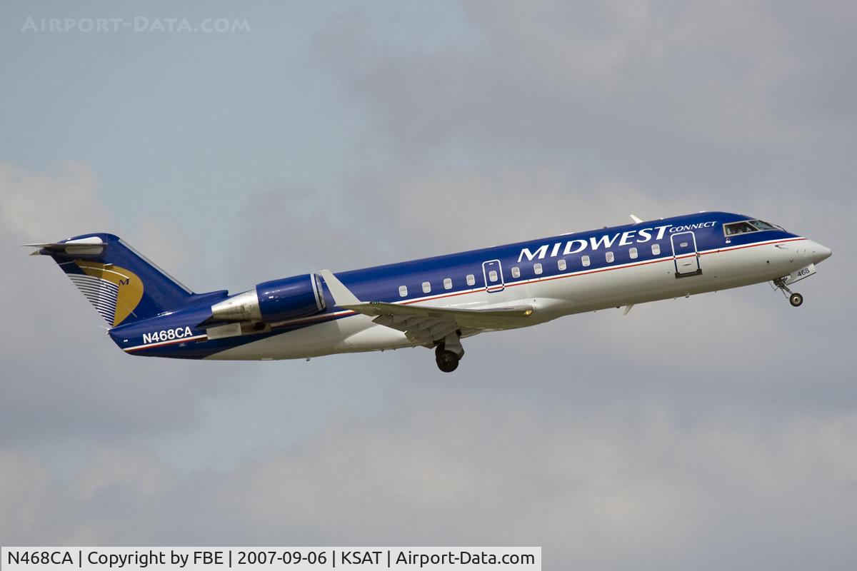 N468CA, 2002 Bombardier CRJ-200ER (CL-600-2B19) C/N 7649, departing KSAT