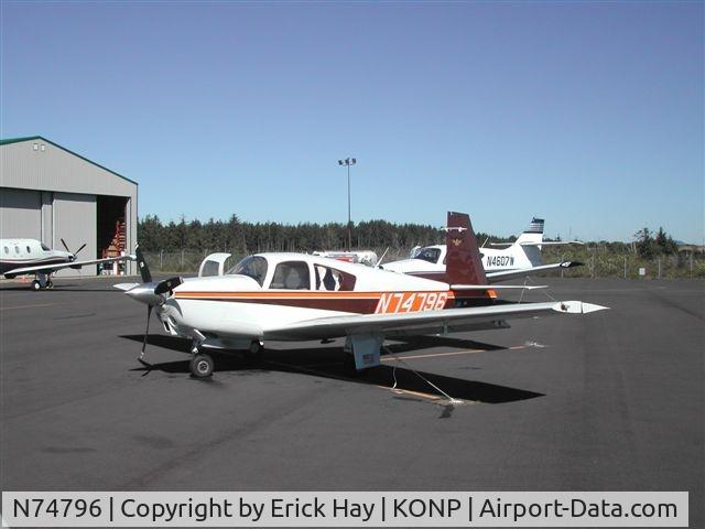 N74796, 1961 Mooney M20B Mark 21 C/N 1796, Newport, OR next to Commander N4607W