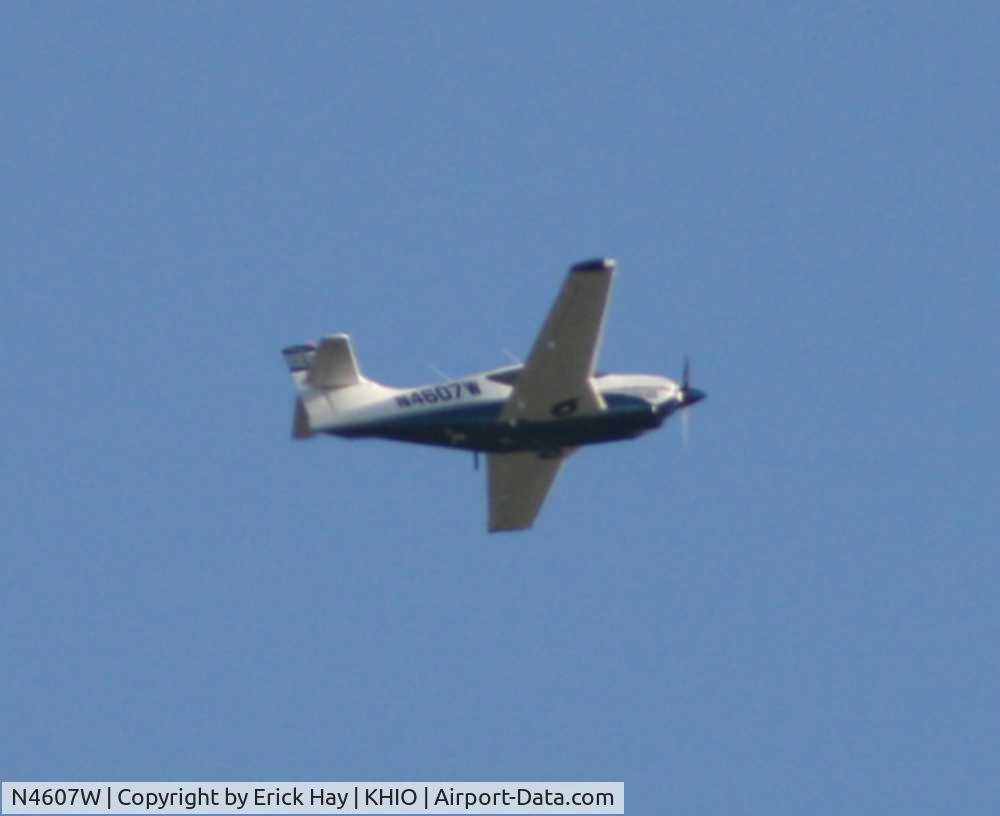 N4607W, 1976 Rockwell International 112TC Commander C/N 13097, Air to air from Mooney N74796