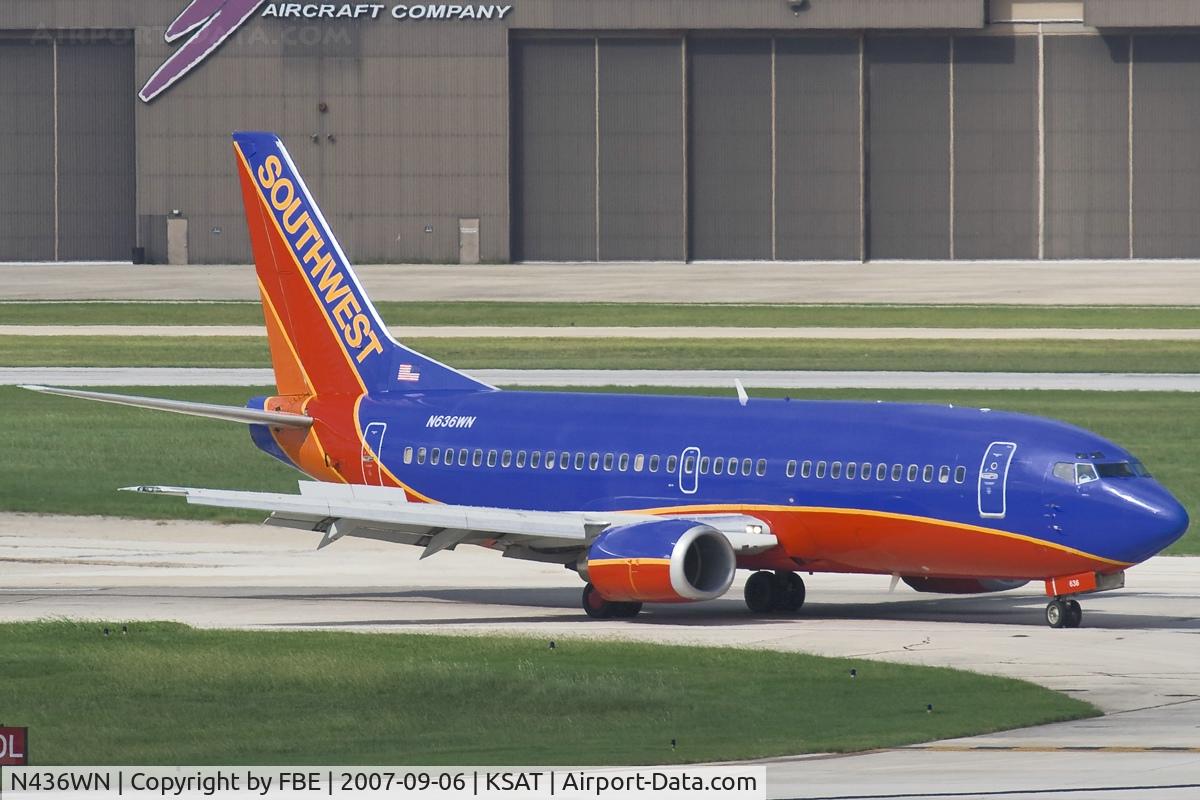 N436WN, 2003 Boeing 737-7H4 C/N 32456, leaving the runway