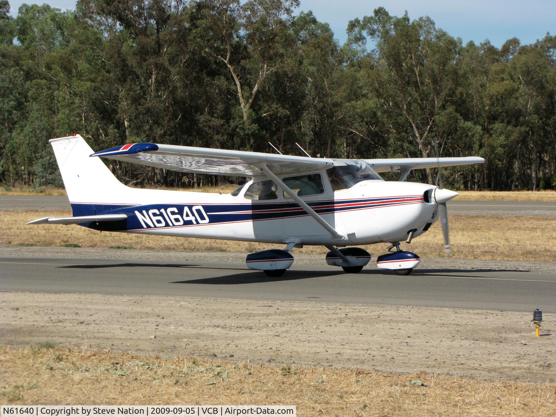 N61640, 1975 Cessna 172M C/N 17264694, 1975 Cessna 172M taxiing for take-off @ 