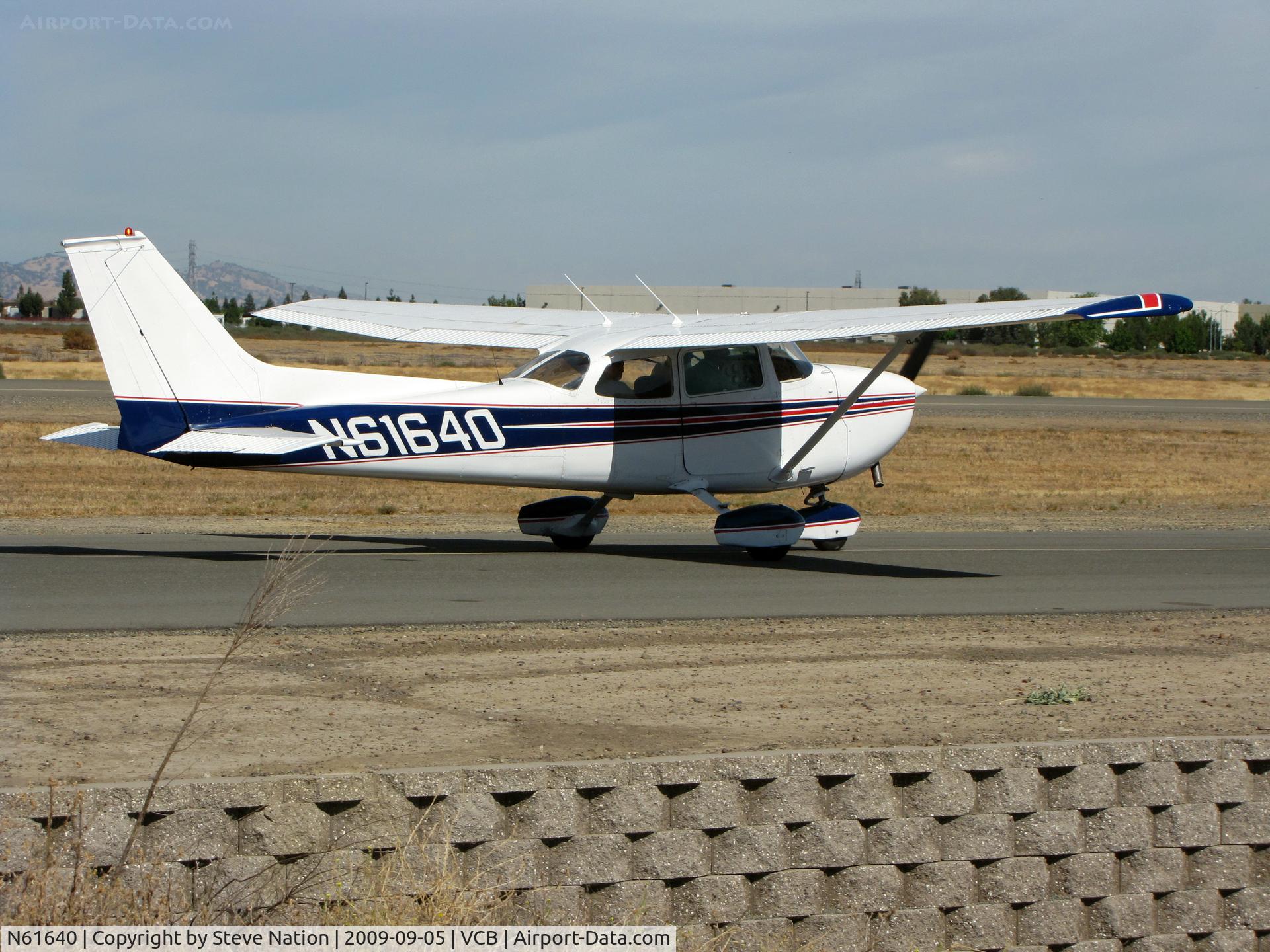 N61640, 1975 Cessna 172M C/N 17264694, 1975 Cessna 172M taxiing for take-off @ 