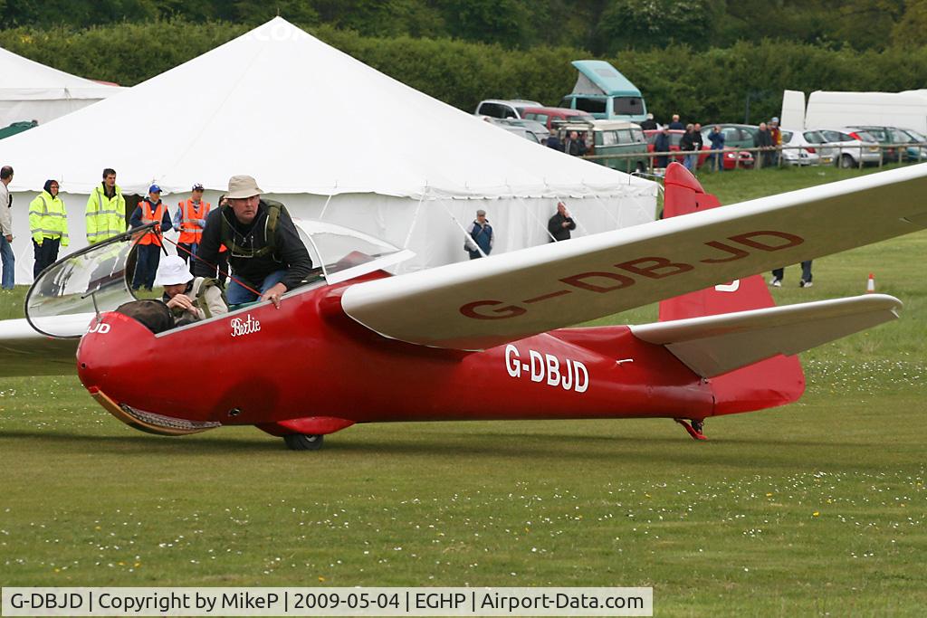G-DBJD, 1961 PZL-Bielsko SZD-9bis Bocian 1D C/N P-391, Unusual arrival during the 2009 Popham AeroJumble event.