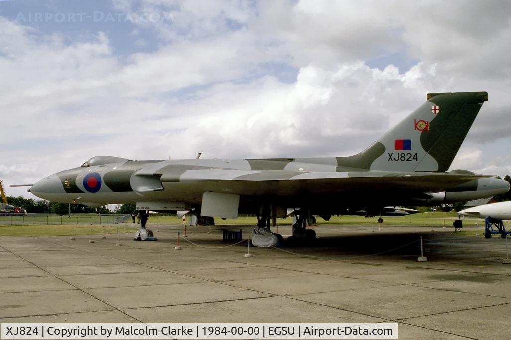 XJ824, 1961 Avro Vulcan B.2A C/N Set 24, Avro 698 Vulcan B2A. Shown in the markings of the last Sqn in which it flew, 101 Sqn, and prior to losing it's refuelling probe for the Falklands campaign.