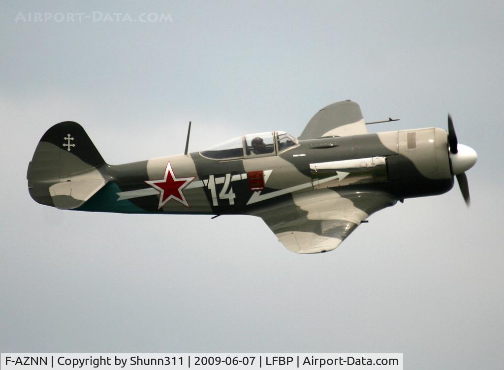 F-AZNN, Yakovlev Yak-11 C/N 25 III/05, During his show on LFBP Airshow 2009
