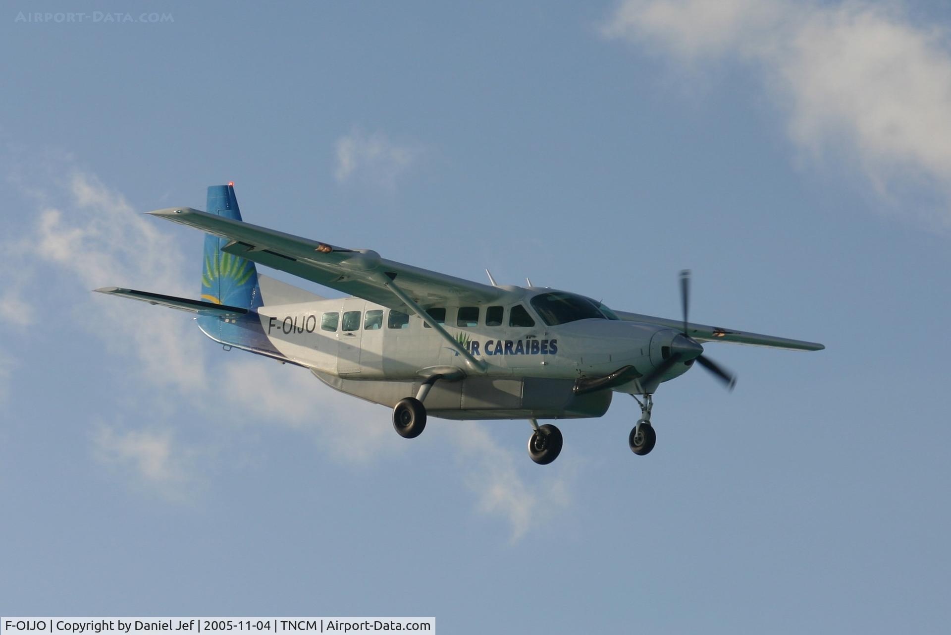F-OIJO, 2002 Cessna 208B Grand Caravan C/N 208B0961, Landing at juliana