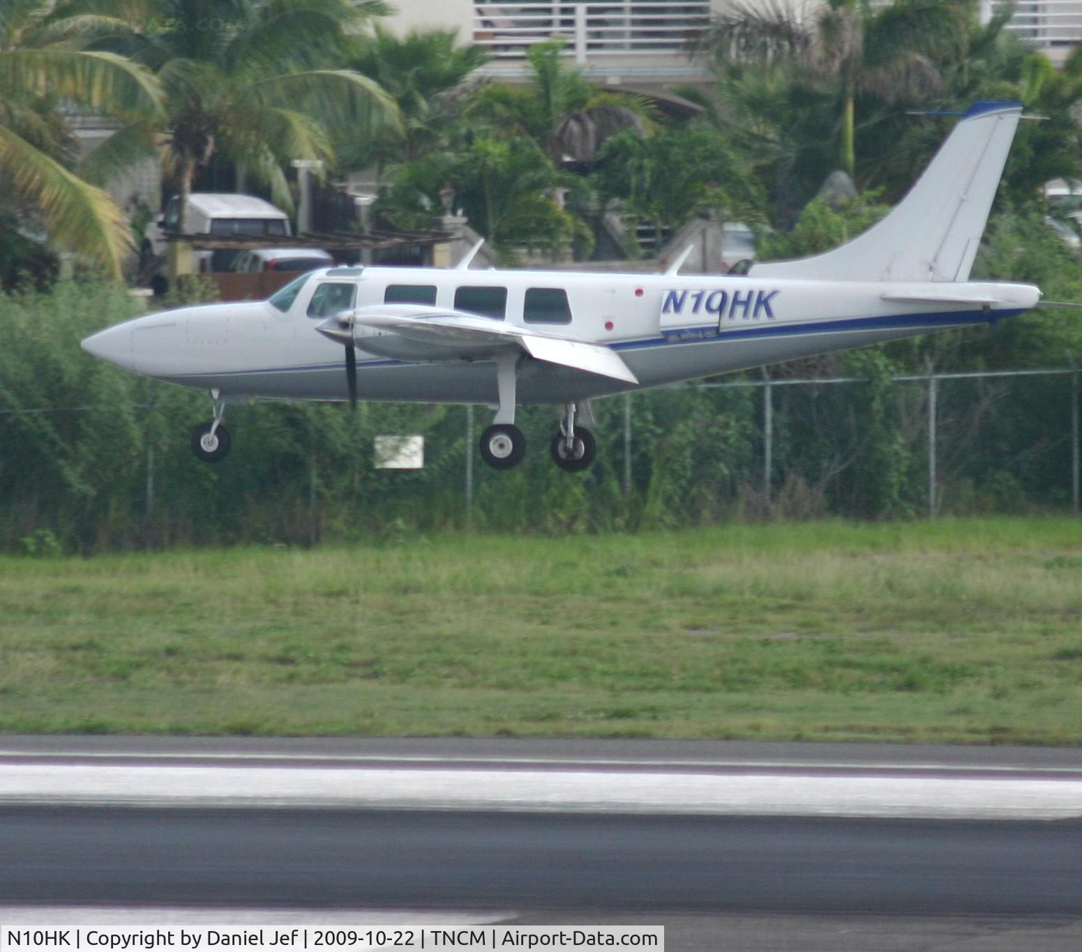 N10HK, 1980 Piper Aerostar 600 C/N 6007158061222, This aircraft landed at tncm but just have a look at the cargo door. and ask your self what????