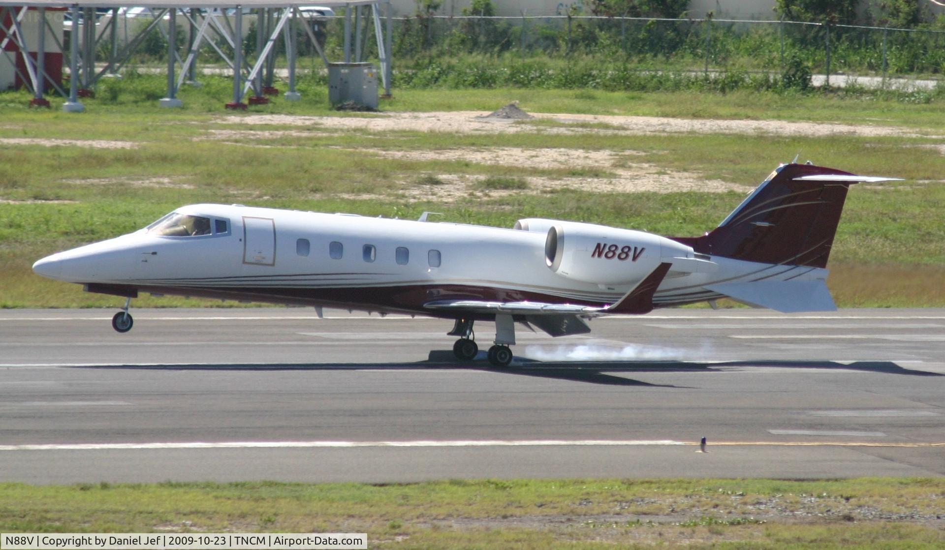 N88V, 1999 Learjet Inc 60 C/N 155, Hopper jet 88 landing at St Maarten