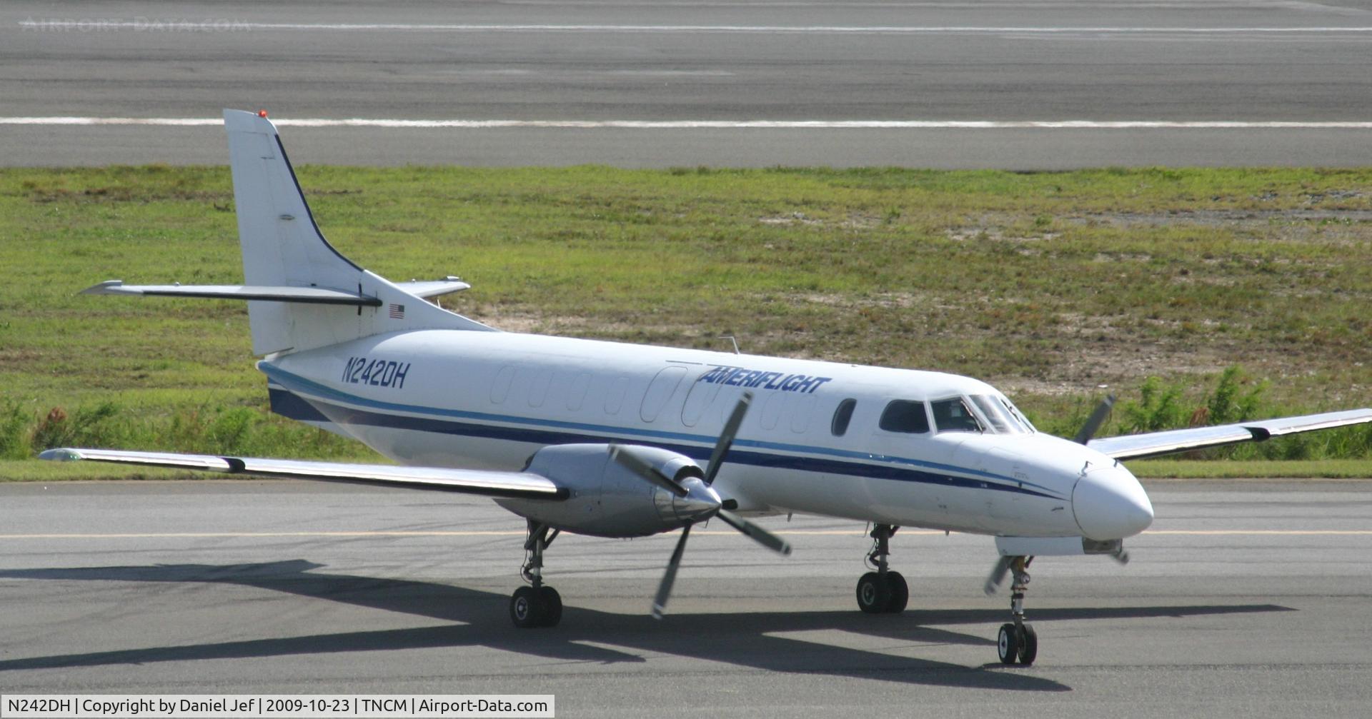 N242DH, 1985 Fairchild SA-227AT Merlin IVC C/N AT-608B, Taxing to parkingat the cargo ramp