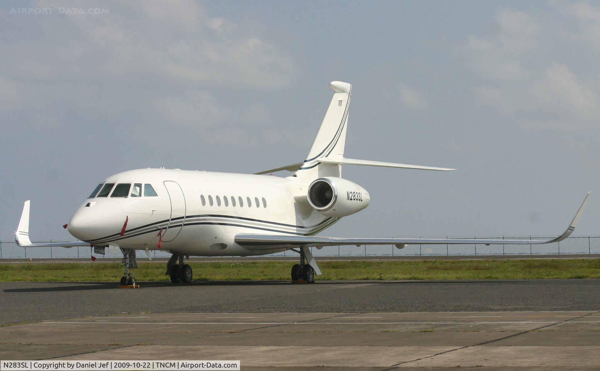 N283SL, 2006 Dassault Falcon 2000EX C/N 83, park at the private ramp taking some sunshine