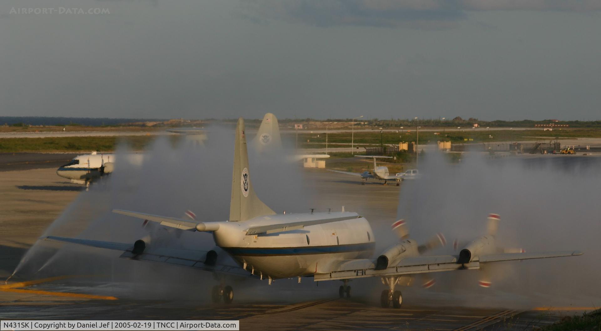 N431SK, Lockheed P-3B Orion C/N LC-5288, Taking a bath at the FOL