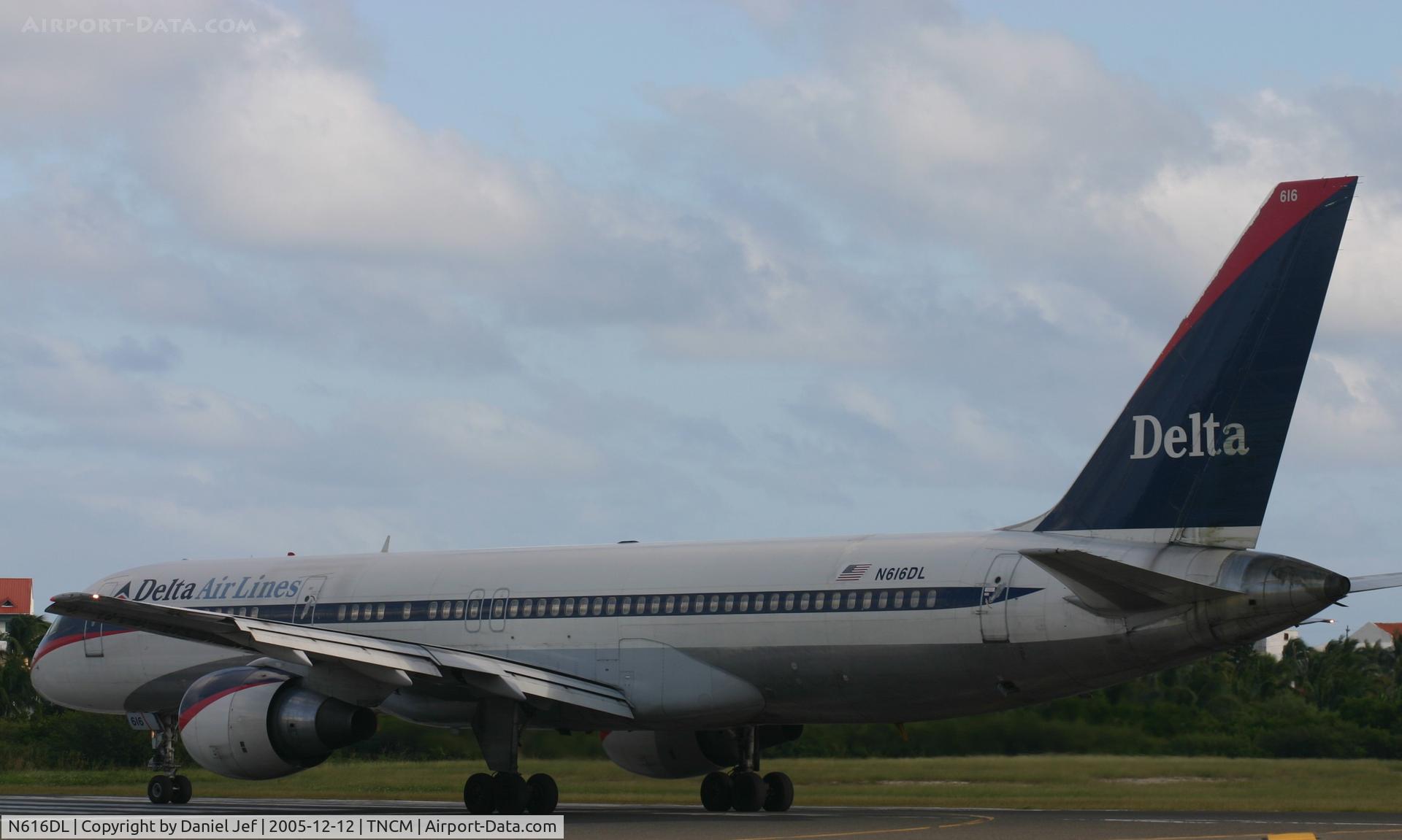 N616DL, 1986 Boeing 757-232 C/N 22823, at the tresh hole doing there thing