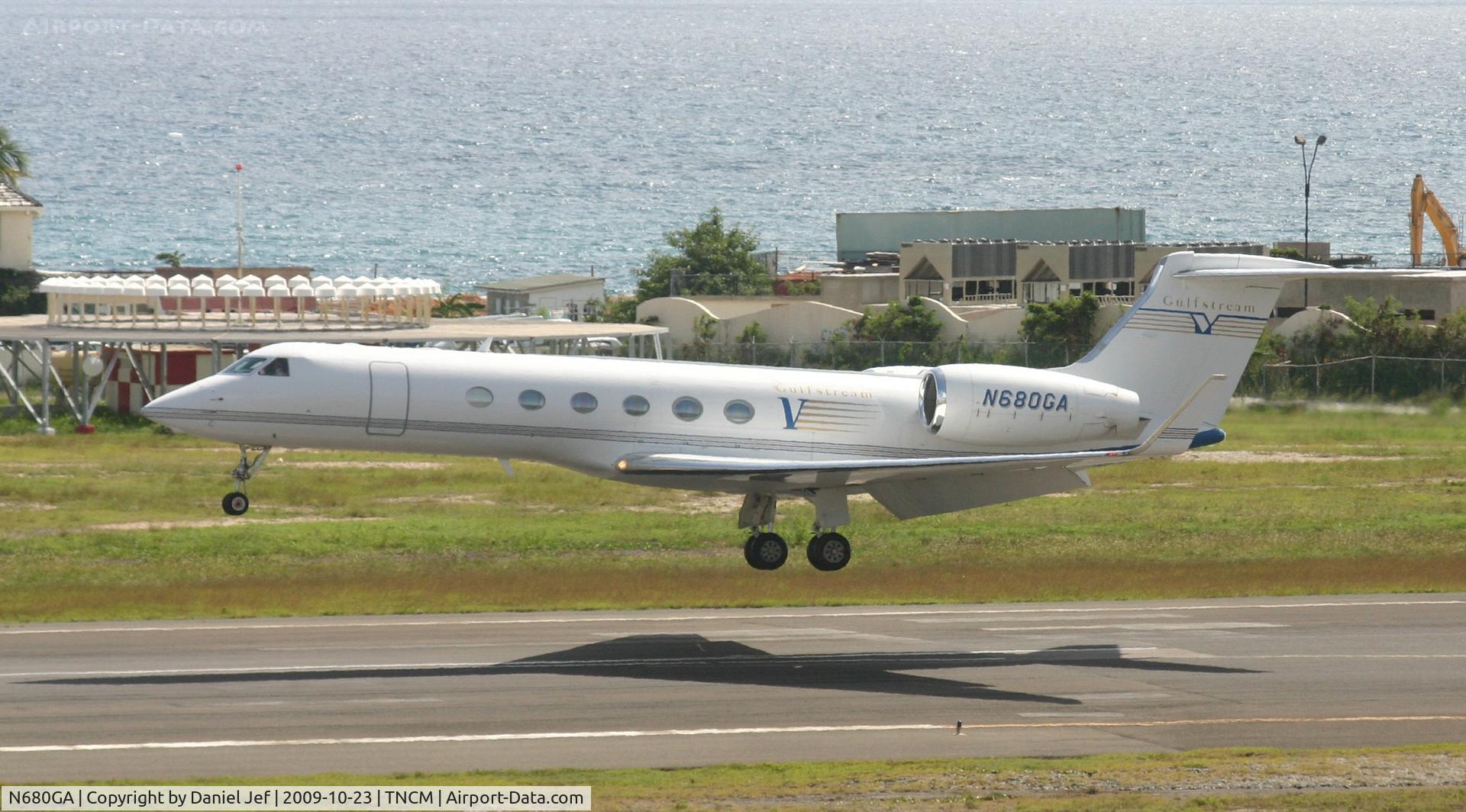 N680GA, 2002 Gulfstream Aerospace G-V C/N 680, in the glide slope