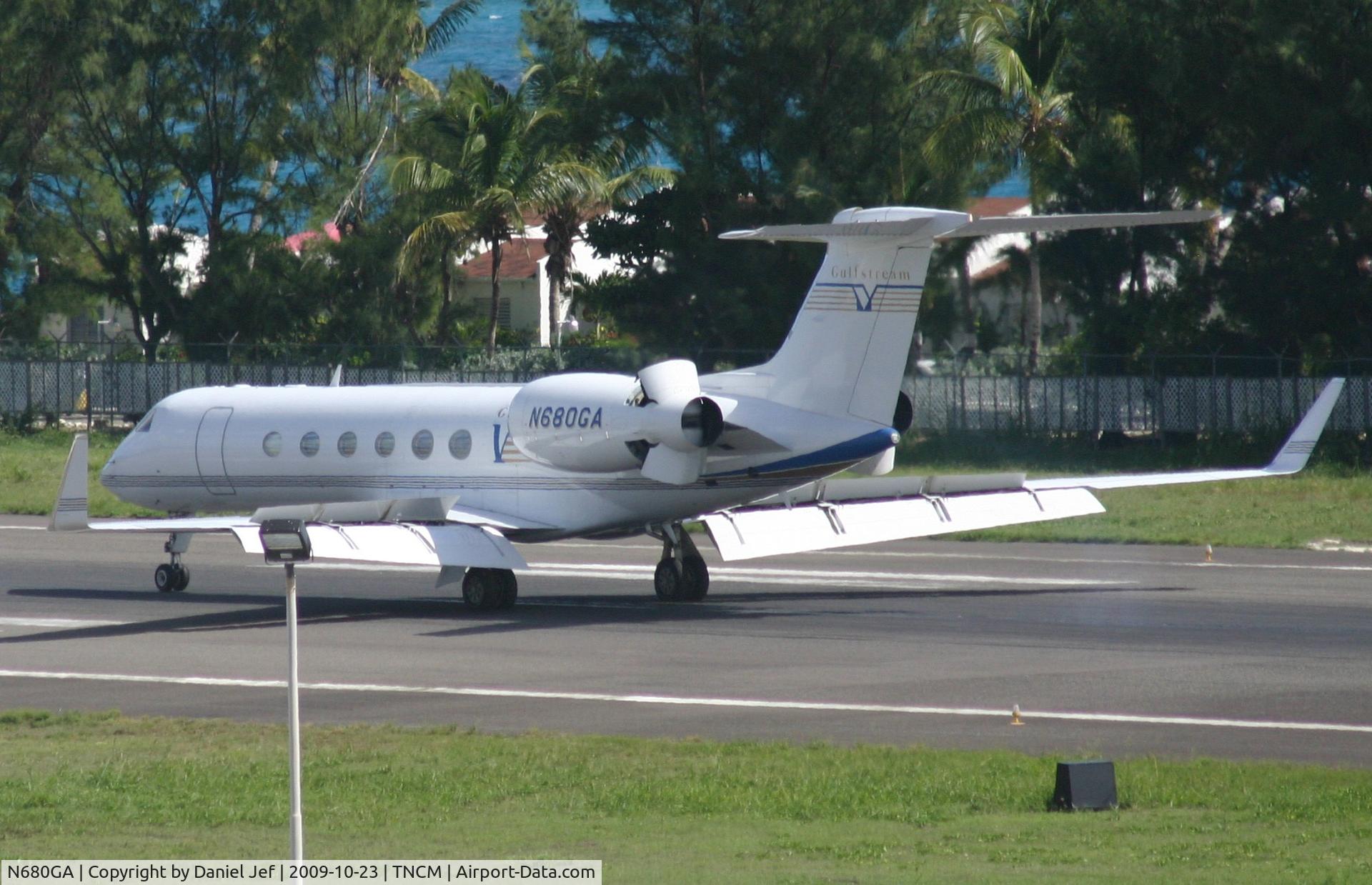 N680GA, 2002 Gulfstream Aerospace G-V C/N 680, At full rev trust