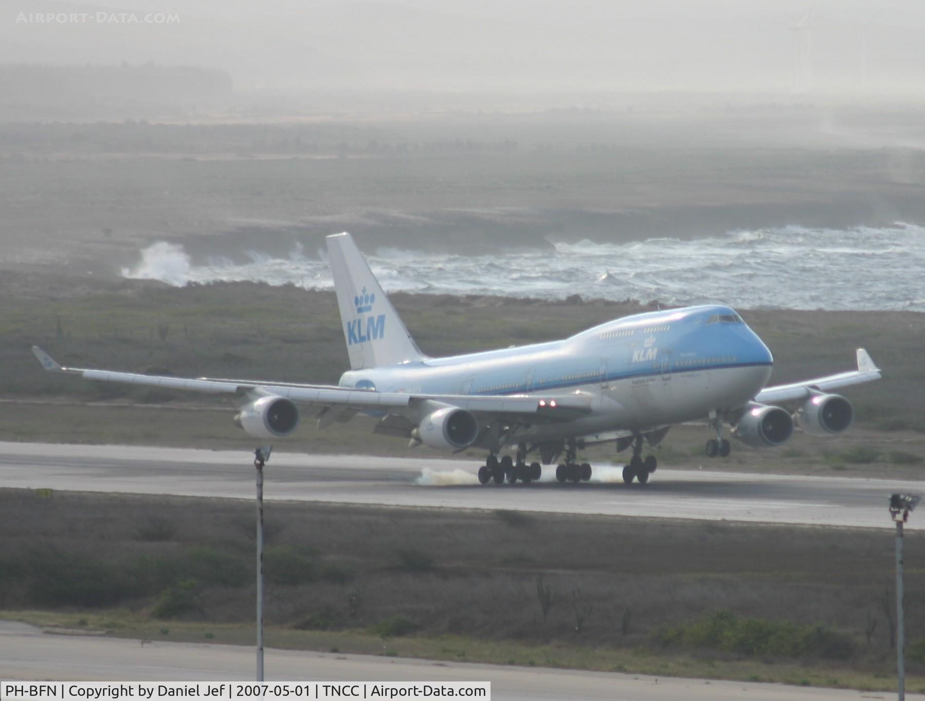 PH-BFN, 1993 Boeing 747-406BC C/N 26372, landing at tncc
