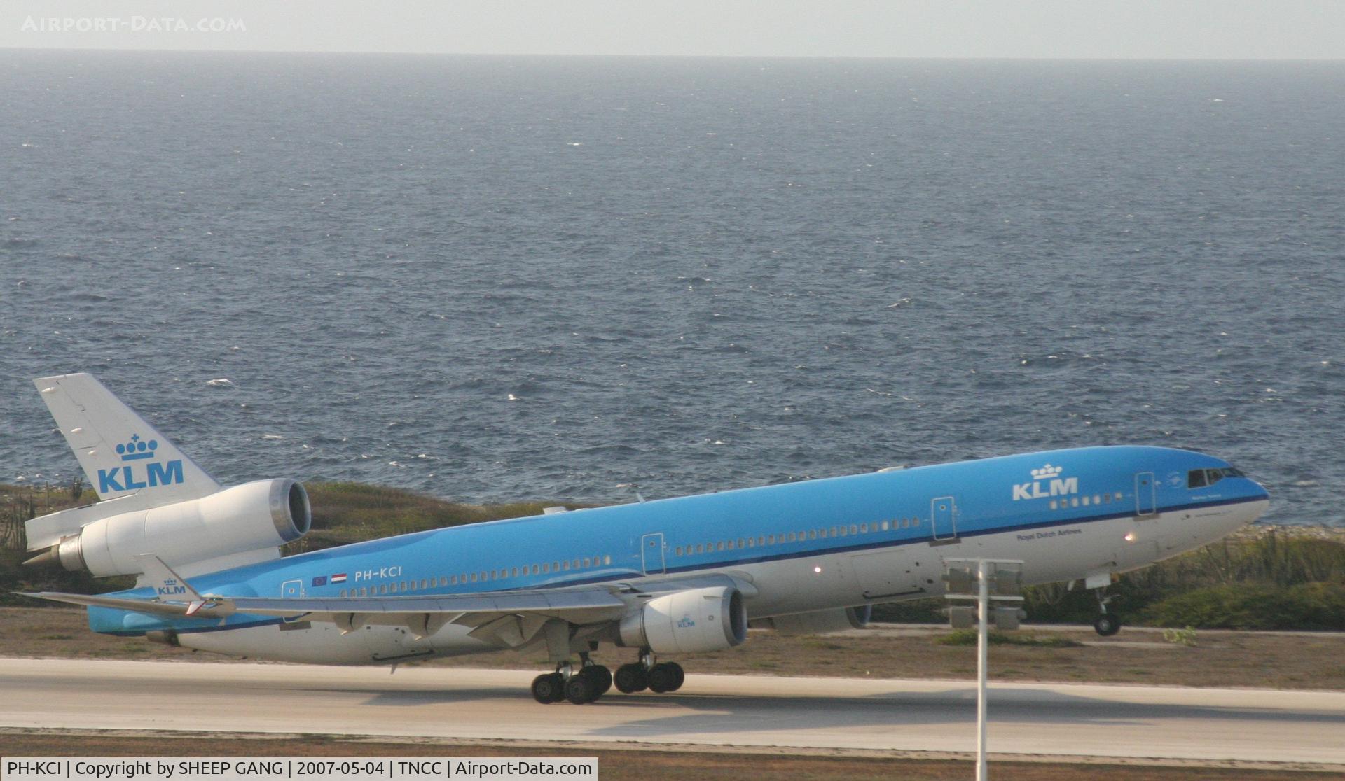 PH-KCI, 1995 McDonnell Douglas MD-11 C/N 48563, departing to holland