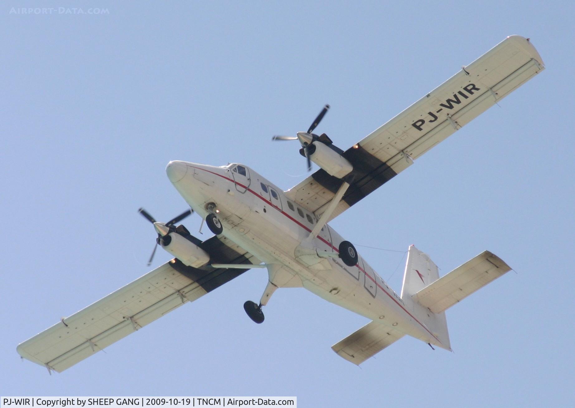 PJ-WIR, 1975 De Havilland Canada DHC-6-300 Twin Otter C/N 476, a belly view
